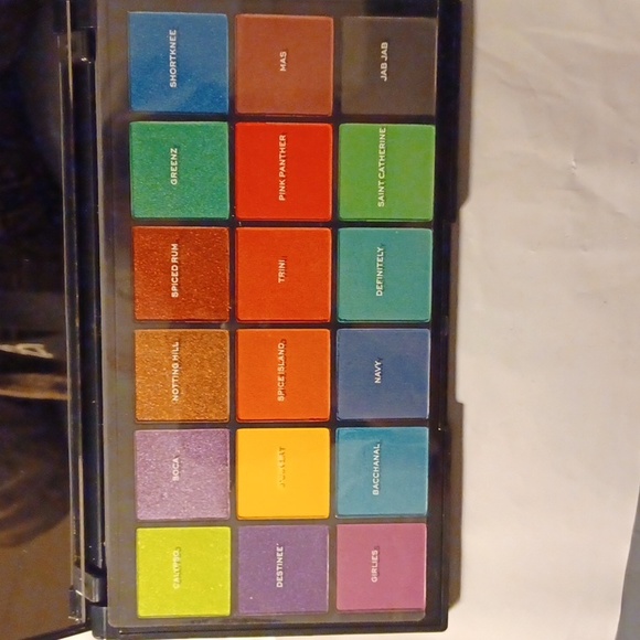 NIB. Revolution Eyeshadow Palette 🎨 Tammi X Revolution. - Picture 5 of 7